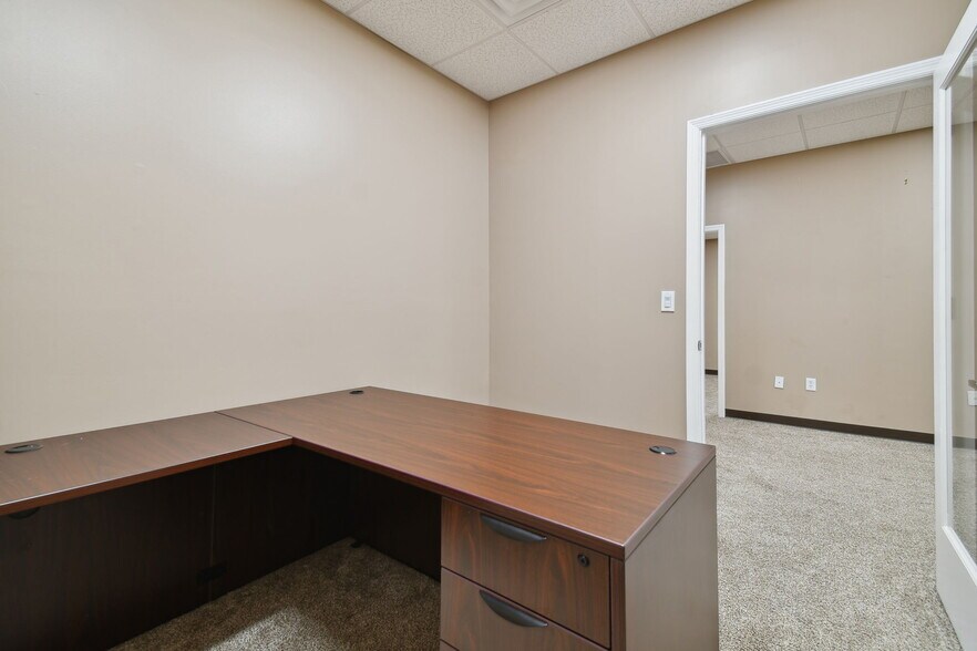 More Photos Of 6740 Crosswinds Dr, Saint Petersburg Coworking Space