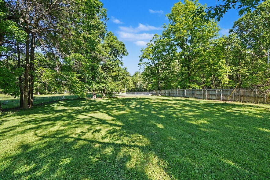 More Photos Of 4250 Herr Fieldhouse Rd, Southington Veterinarian Kennel For Sale