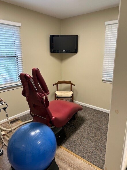 More Photos Of 9901 River Rd, Potomac Medical For Lease