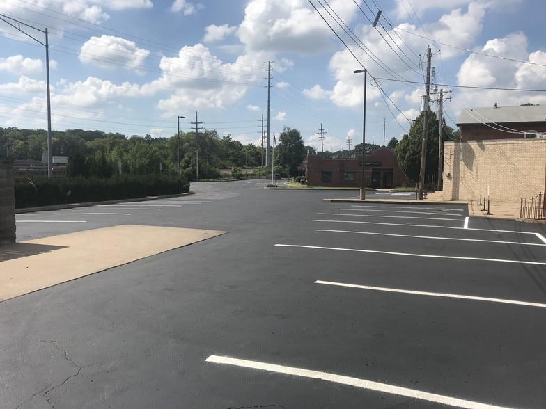More Photos Of 8730 Big Bend Blvd, Webster Groves Office For Sale