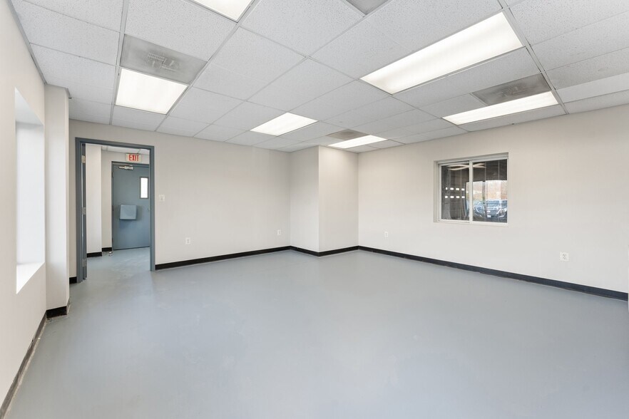 More Photos Of 9041 Mike Garcia Dr, Manassas Industrial For Sale