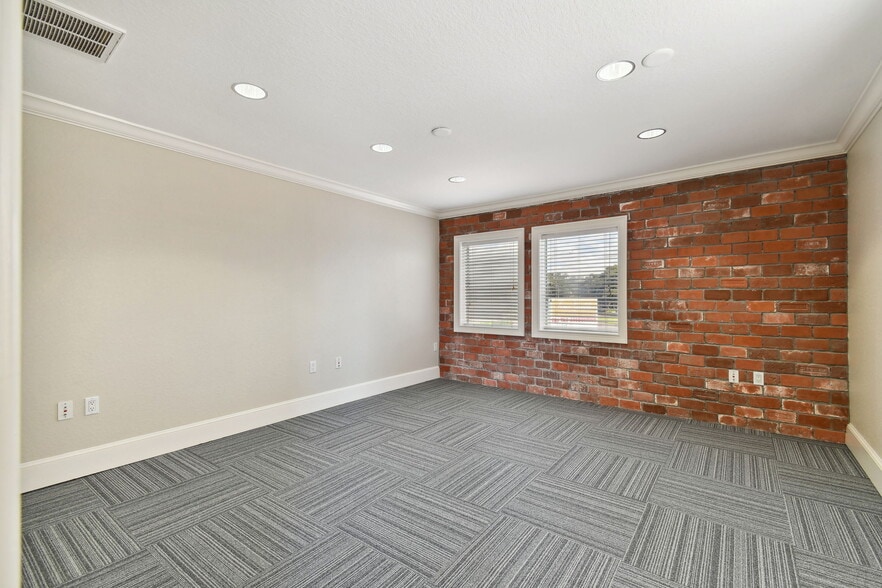 More Photos Of 1137 Bartow Rd, Lakeland Office For Lease