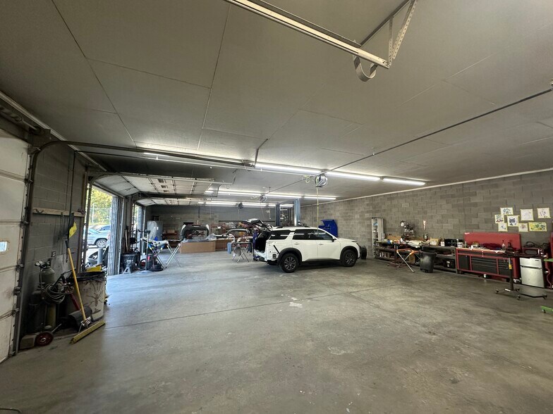 More Photos Of 401-403 Frampton St, Anderson Auto Repair For Sale