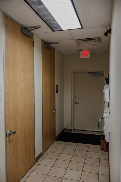 More Photos Of 114 W Drew St, Houston Office For Sale