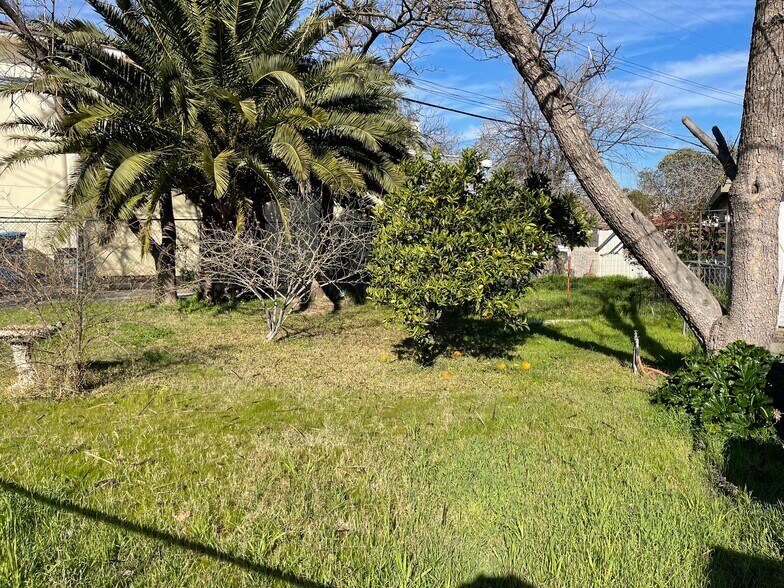 More Photos Of 921 Rivera Dr, Sacramento Apartments For Sale