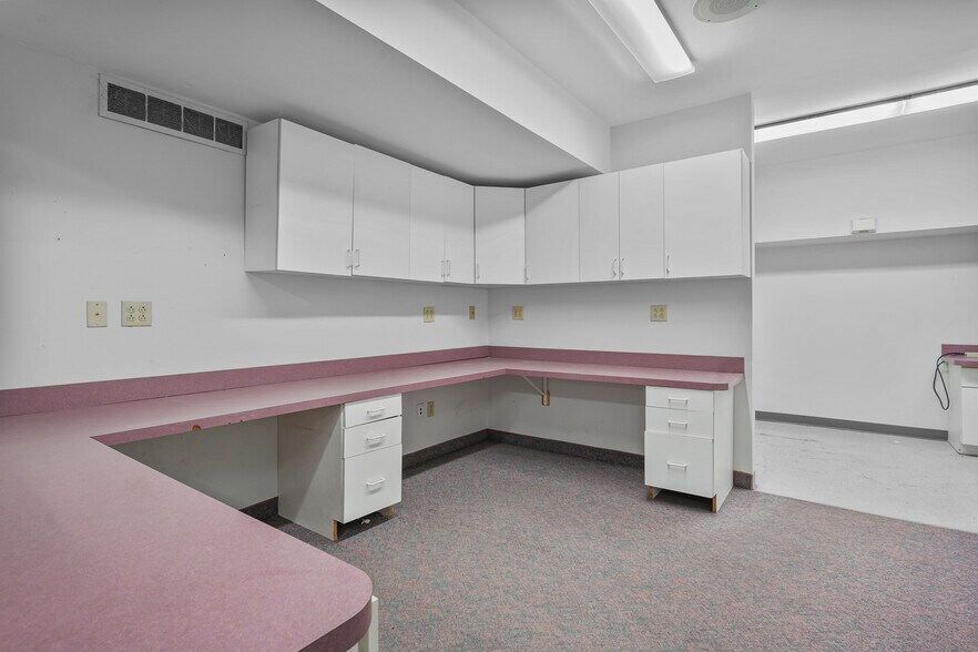 More Photos Of 100 Smithfield Ave, Pawtucket Medical For Sale