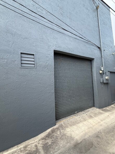 More Photos Of 5801 Plunkett St, Hollywood Warehouse For Lease