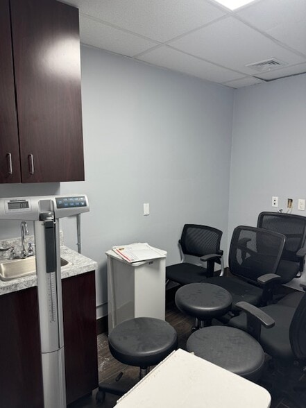 More Photos Of 1028 154th St, Whitestone Storefront Retail Office For Lease