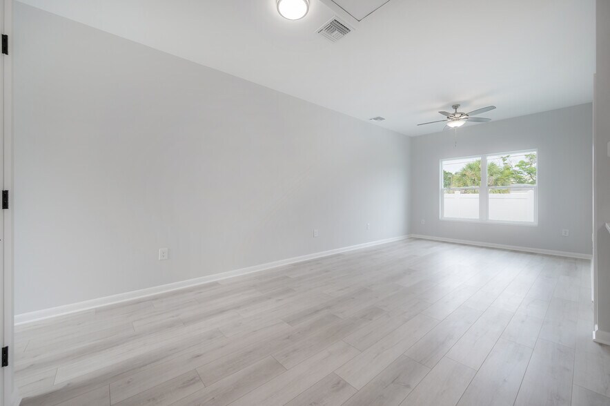 More Photos Of 3921 State St, Tampa Specialty For Sale