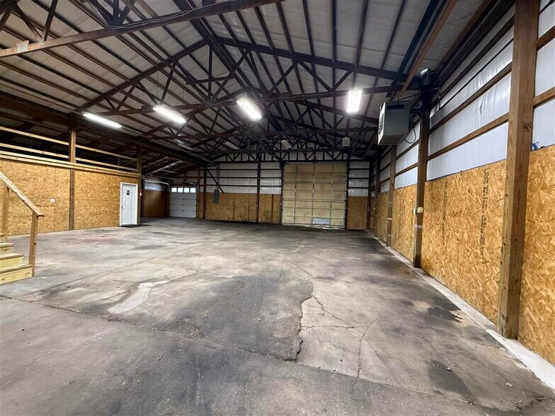 More Photos Of 23663 Louisville Rd, Park City Warehouse For Sale