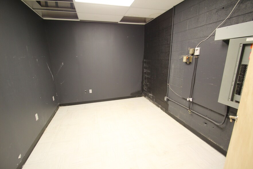 More Photos Of 6999-7011 Mill Rd, Brecksville Unknown For Sale