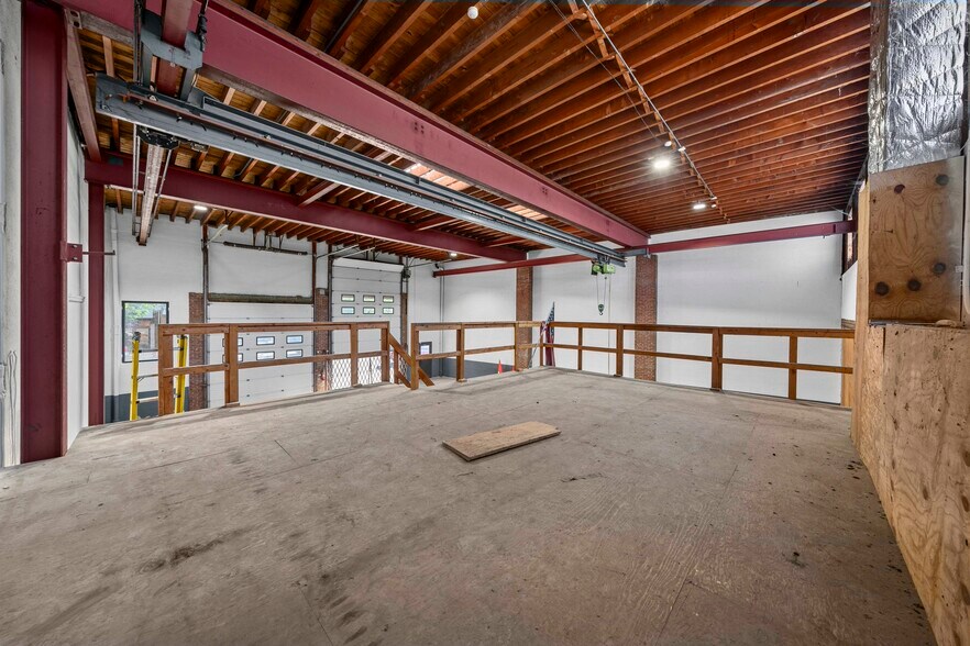 More Photos Of 1050 Elizabeth Ave, Elizabeth Warehouse For Lease