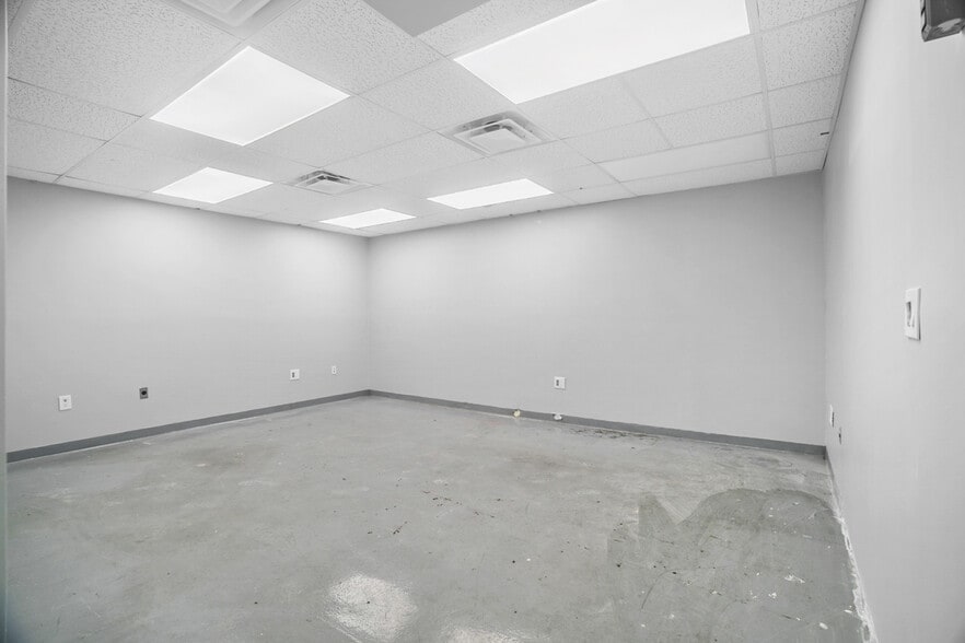 More Photos Of 8200-8358 NW 30th Ter, Doral Warehouse For Lease