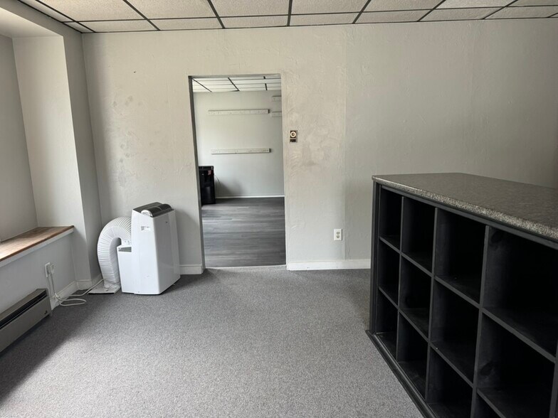 More Photos Of 437 Cavitt Ave, Trafford Office For Lease