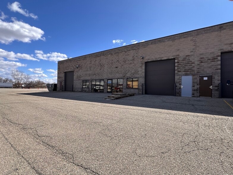 More Photos Of 3408 Busch Dr SW, Grandville Manufacturing For Sale