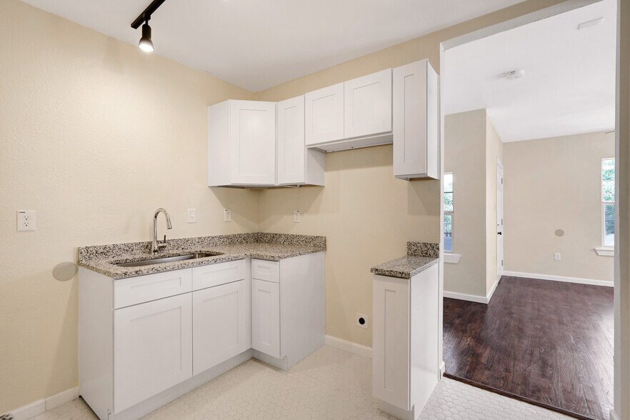 More Photos Of 834 W Russell Pl, San Antonio Apartments For Sale