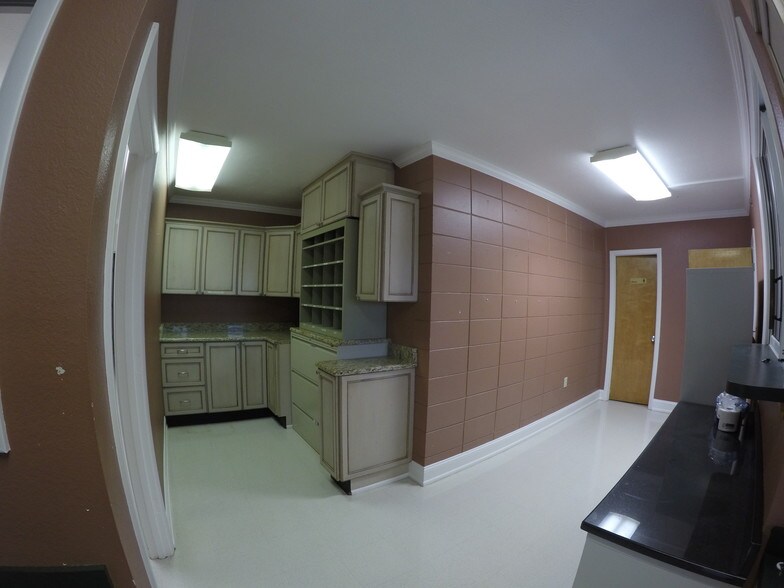 More Photos Of 2894 Forsyth Rd, Winter Park Warehouse For Lease