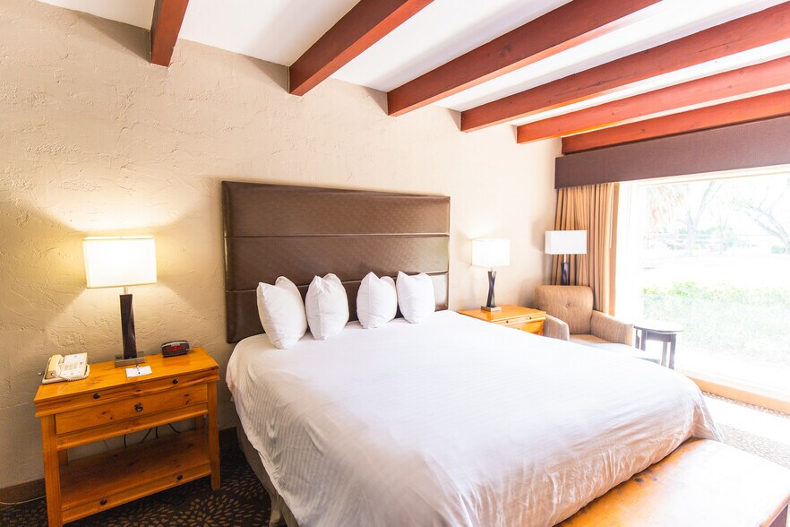 More Photos Of 1765 S Main St, Las Cruces Hotel For Sale