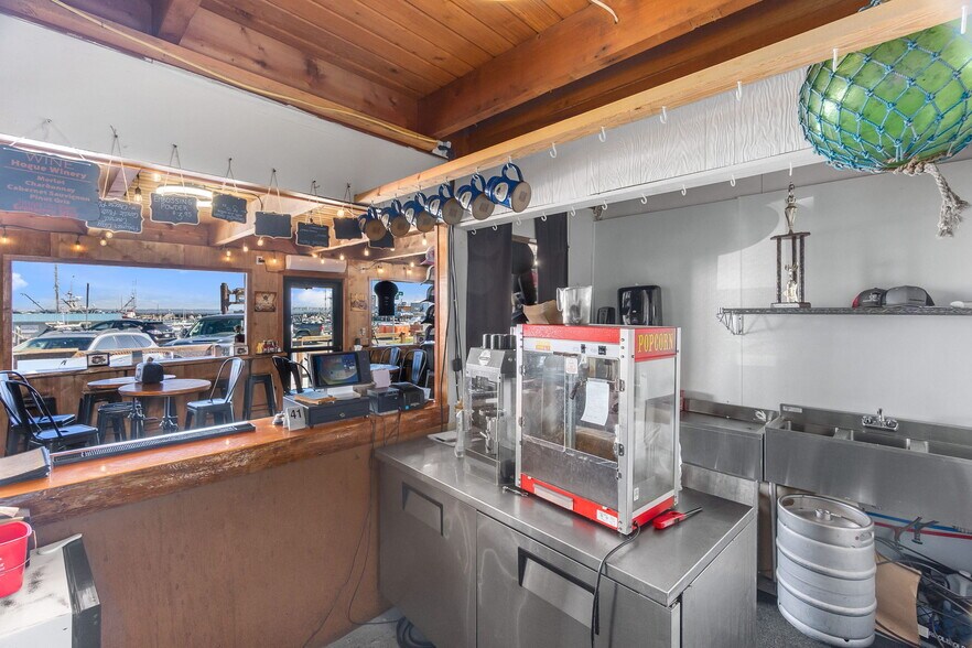 More Photos Of 2401 Westhaven Dr, Westport Flex For Sale