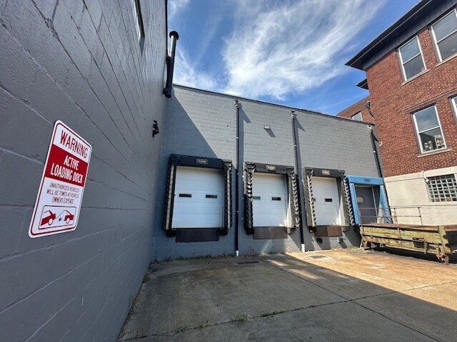 More Photos Of 808 6th St, West Elizabeth Warehouse For Lease