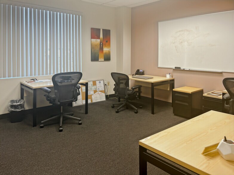 Primary Photo Of 2850 W Horizon Ridge Pky, Henderson Coworking Space