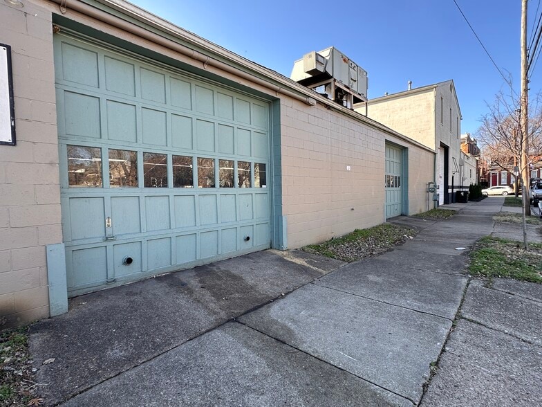 More Photos Of 105 E Hill St, Louisville Auto Repair For Sale