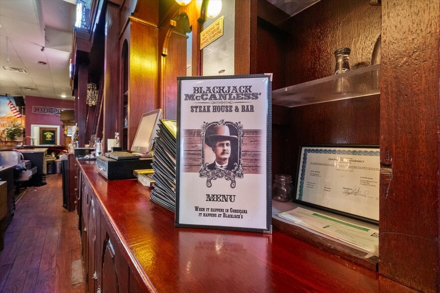 More Photos Of 107 S Beaton St, Corsicana Storefront For Sale