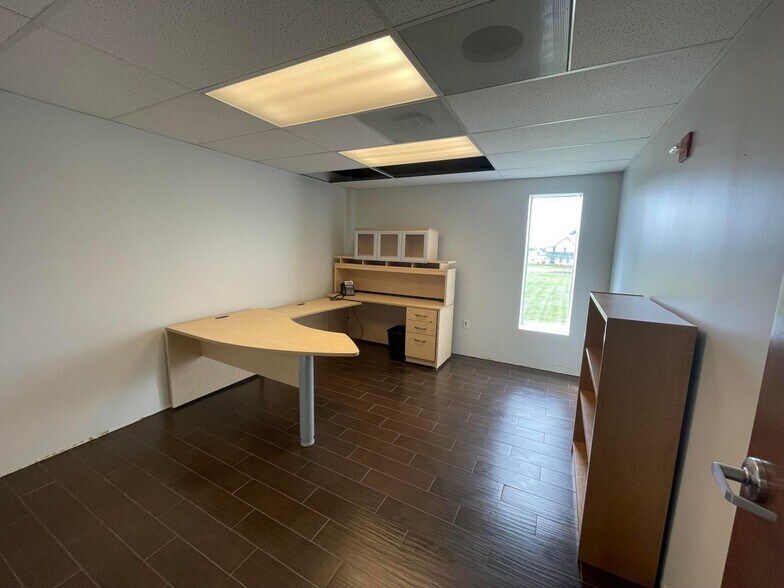 More Photos Of 15812 State Route 56 W, Mount Sterling Light Distribution For Sale