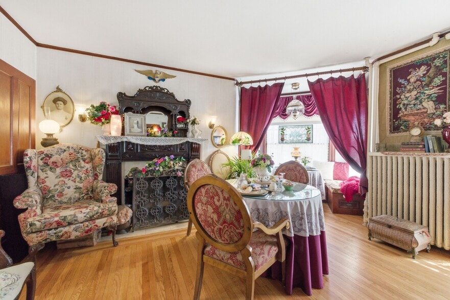 More Photos Of 8 Pleasant St, Plymouth Hospitality For Sale