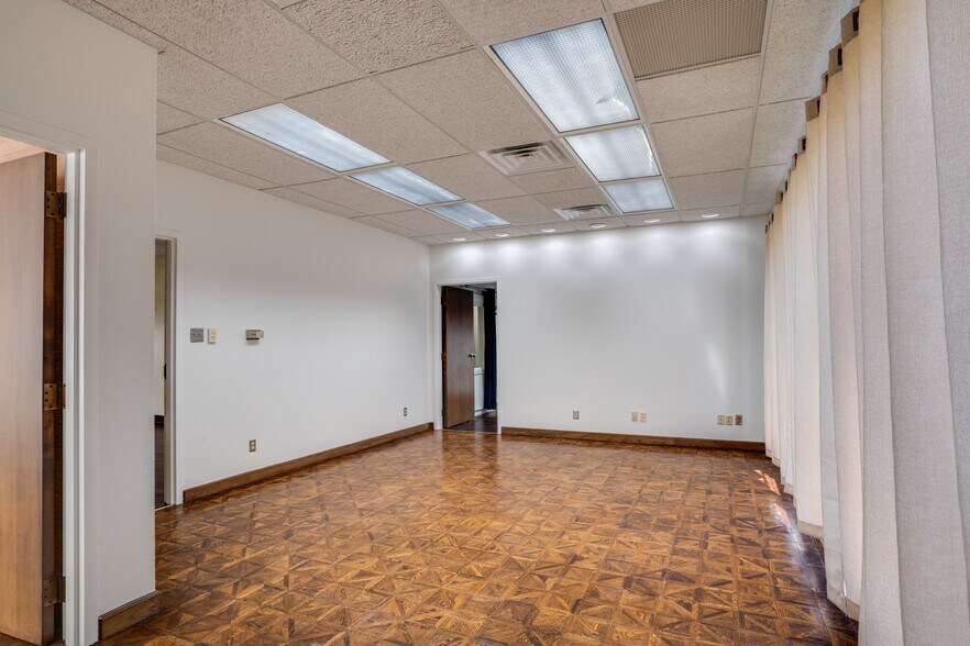 More Photos Of 2716 Commerce St, Wichita Falls Industrial For Sale