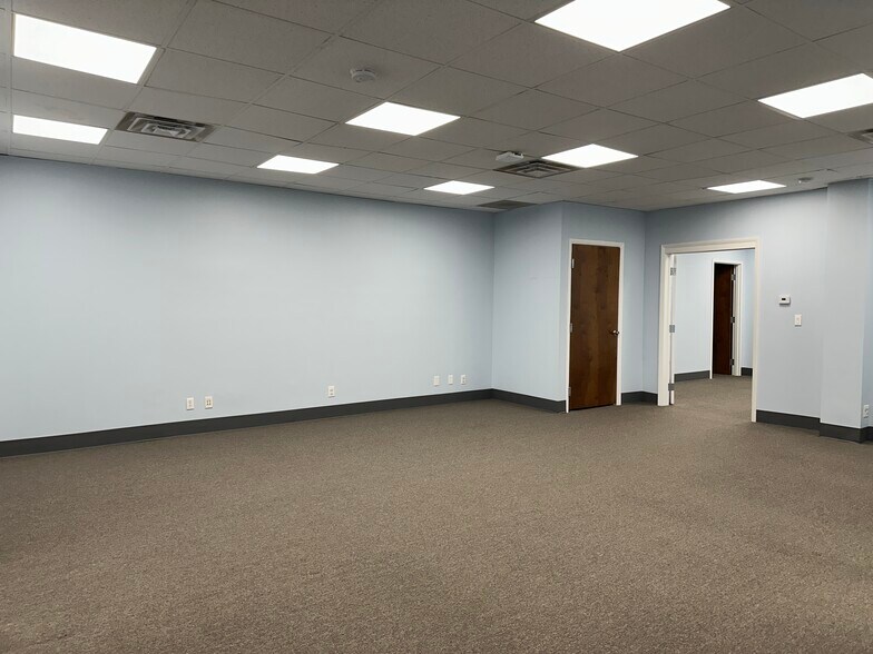 More Photos Of 9130 Otis Ave, Indianapolis Flex For Lease