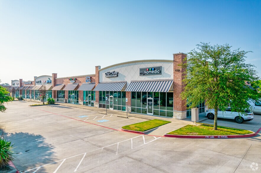 More Photos Of 939 W Stacy Rd, Allen General Retail For Lease