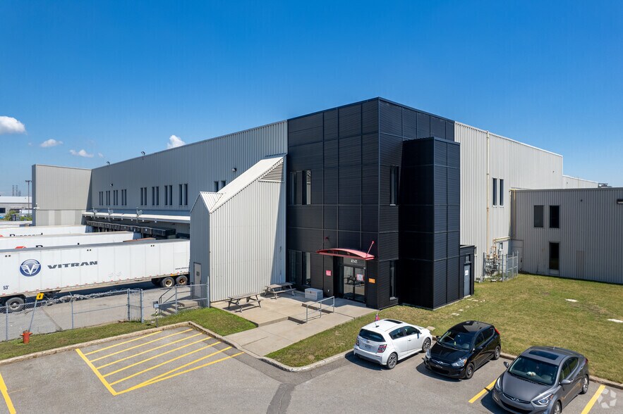 More Photos Of 4141-4149 Autoroute 440, Laval Warehouse For Lease