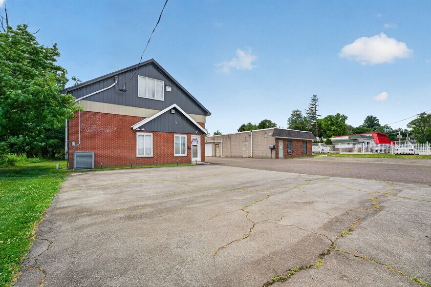More Photos Of 1523 Parkway Ave, Ewing Showroom For Lease