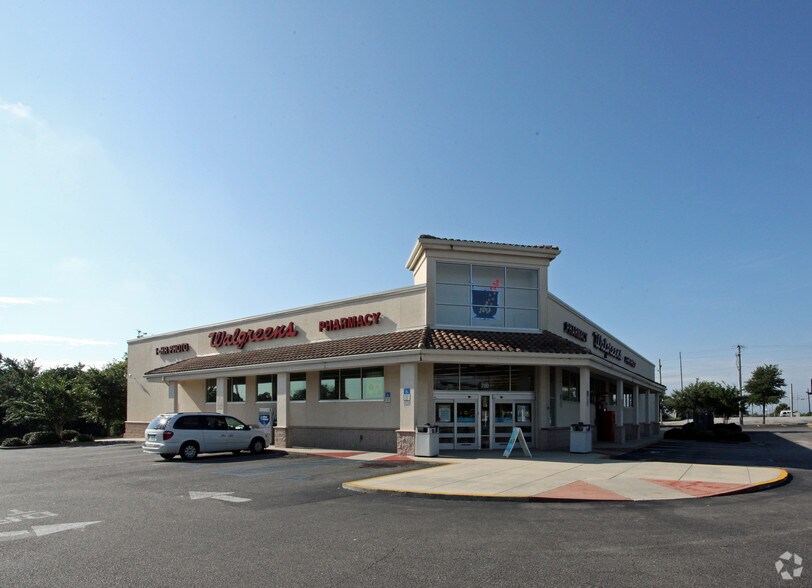 Primary Photo Of 700 N Pace Blvd, Pensacola Drugstore For Sale