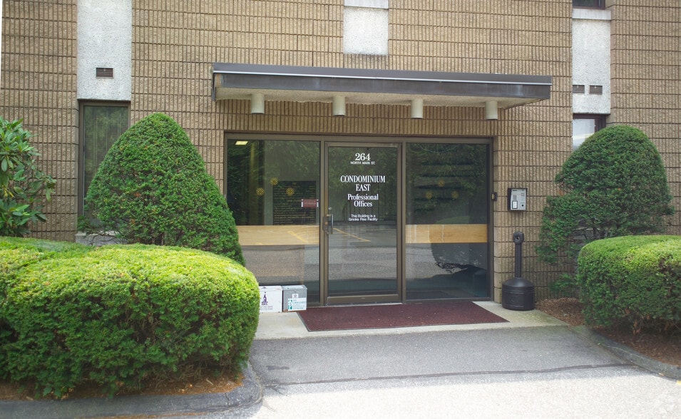 More Photos Of 264 N Main St, East Longmeadow Medical For Lease