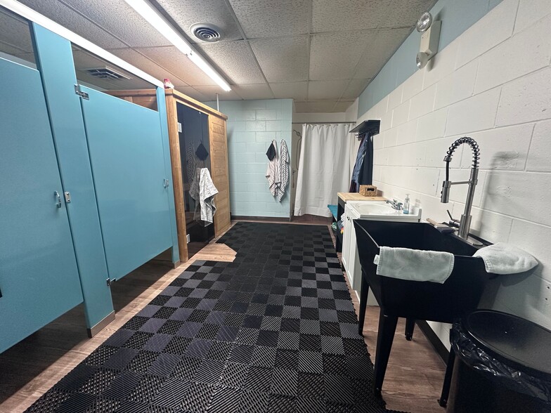 More Photos Of 2883 Aero Park Dr, Traverse City Warehouse For Sale