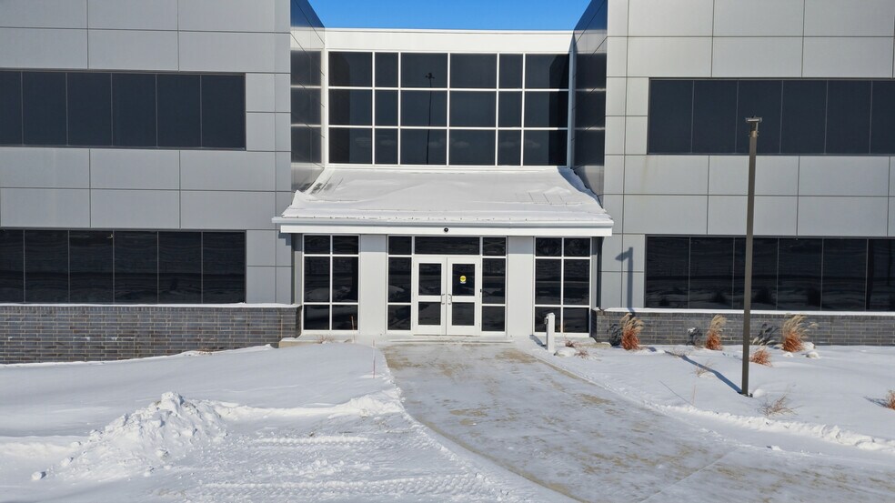 More Photos Of 644 E Beaton Dr, West Fargo Office For Lease