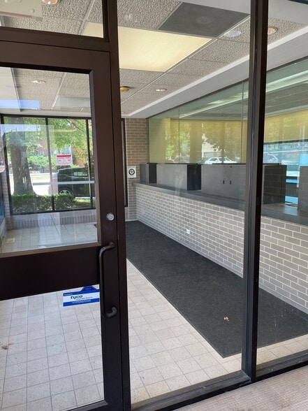 More Photos Of 334 Des Plaines Ave, Forest Park Bank For Lease
