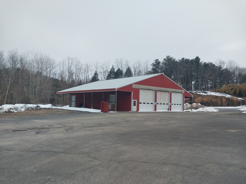 More Photos Of 524 Main St S, Woodbury Garden Center For Lease