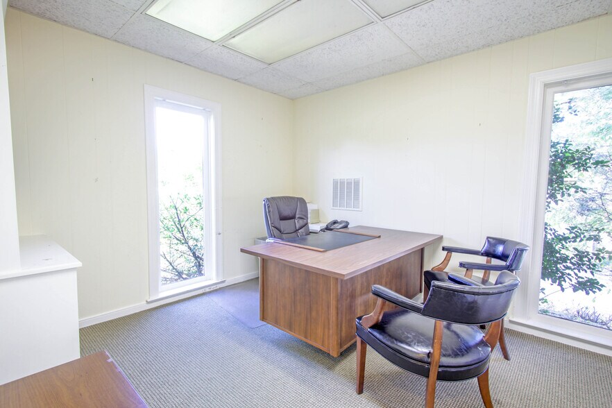 More Photos Of 3211 Old Forest Rd, Lynchburg Office For Sale