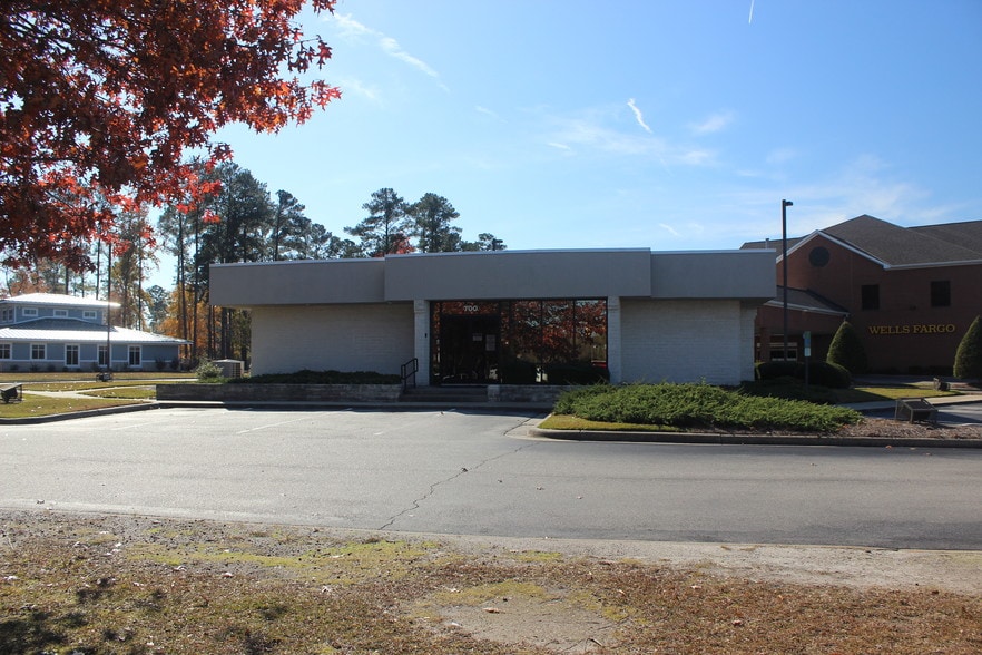 More Photos Of 700 E Arlington Blvd, Greenville General Retail For Lease
