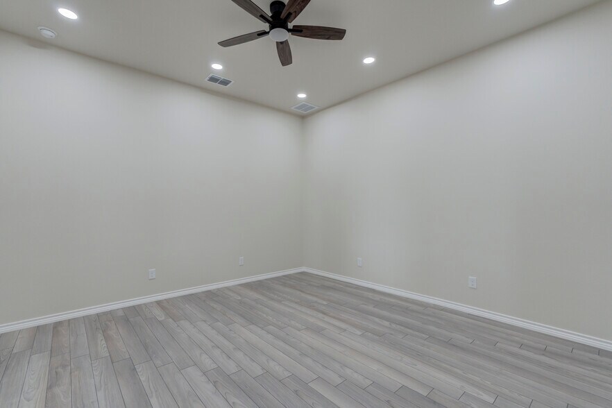 More Photos Of MLK between 98th & 114th, Lubbock Industrial For Sale