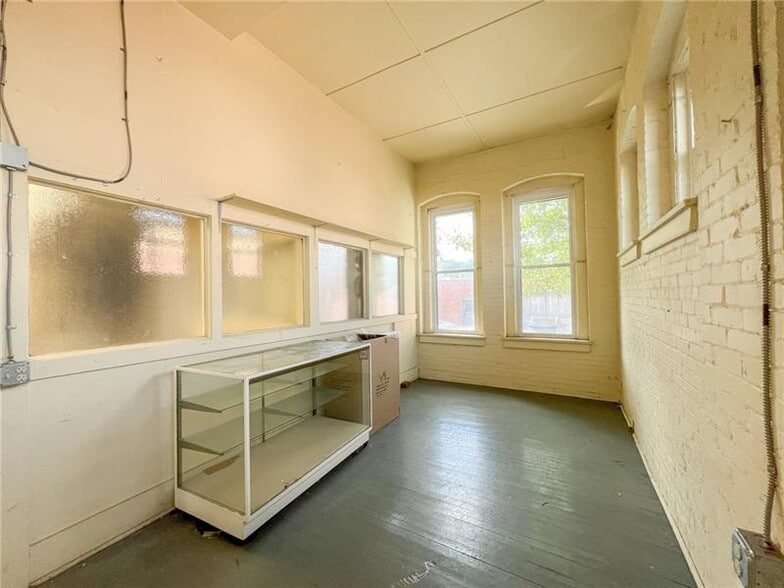 More Photos Of 119 E Wayne St, Butler Office Residential For Sale