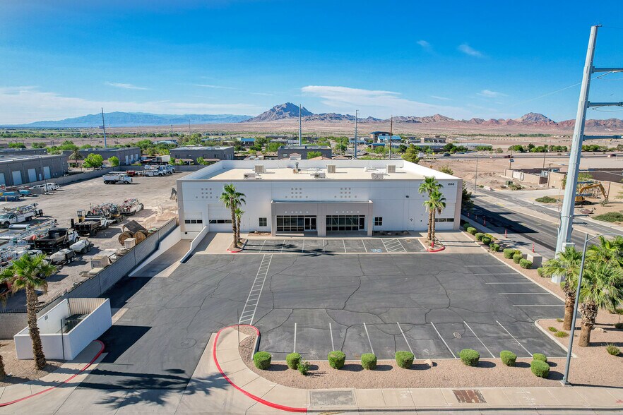 More Photos Of 200 Sunpac Ave, Henderson Warehouse For Sale