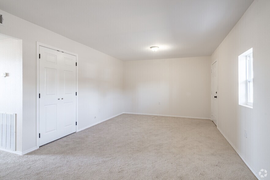 More Photos Of 1712 E 3rd St, Big Spring Apartments For Sale