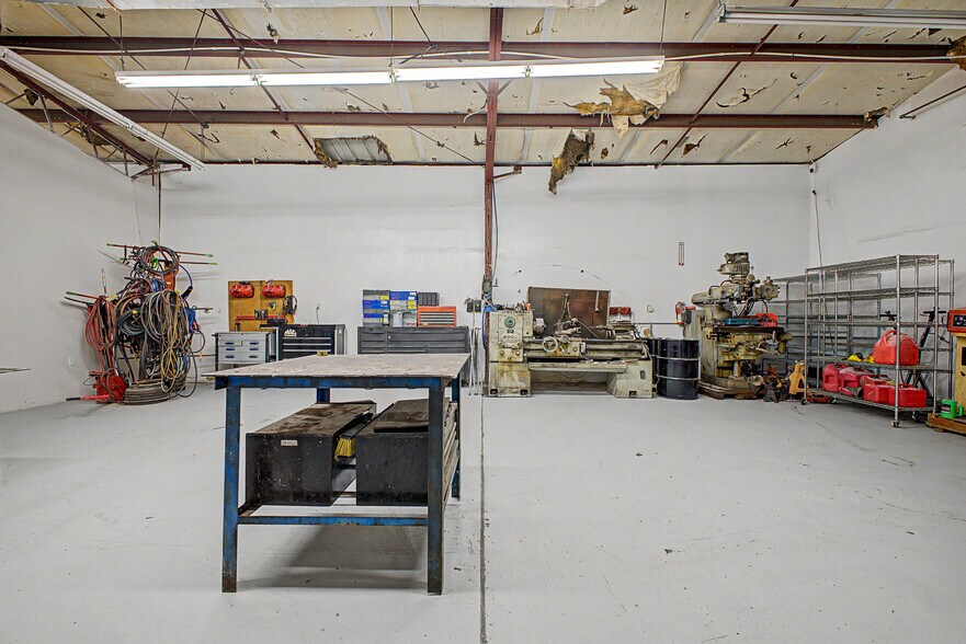 More Photos Of 3050 W 4th Ave, Apache Junction Warehouse For Lease