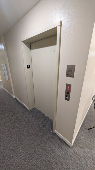 More Photos Of 20055 SW Pacific Hwy, Sherwood Office For Lease