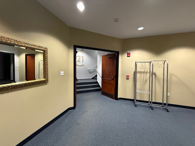 More Photos Of 700 Washington St, Columbus Office For Lease
