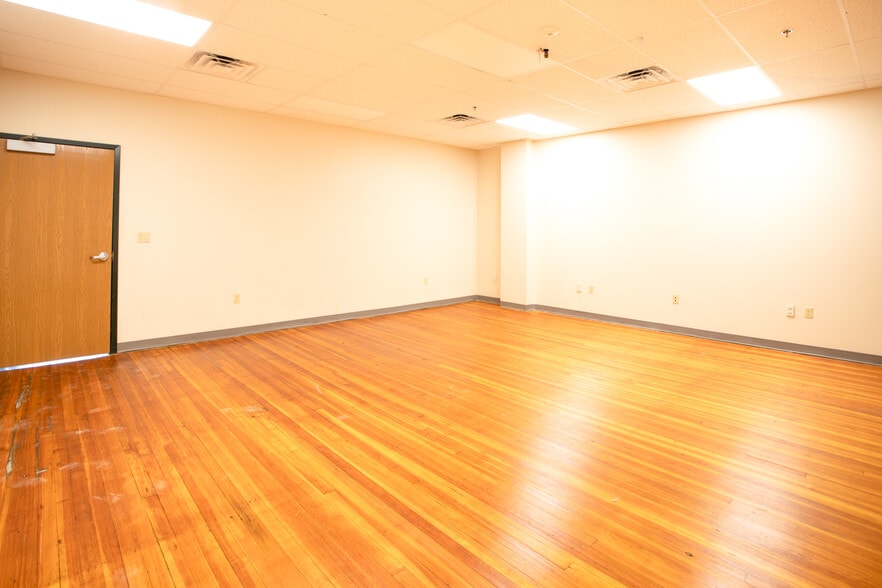 More Photos Of 139 S Main St, Fall River Office For Sale